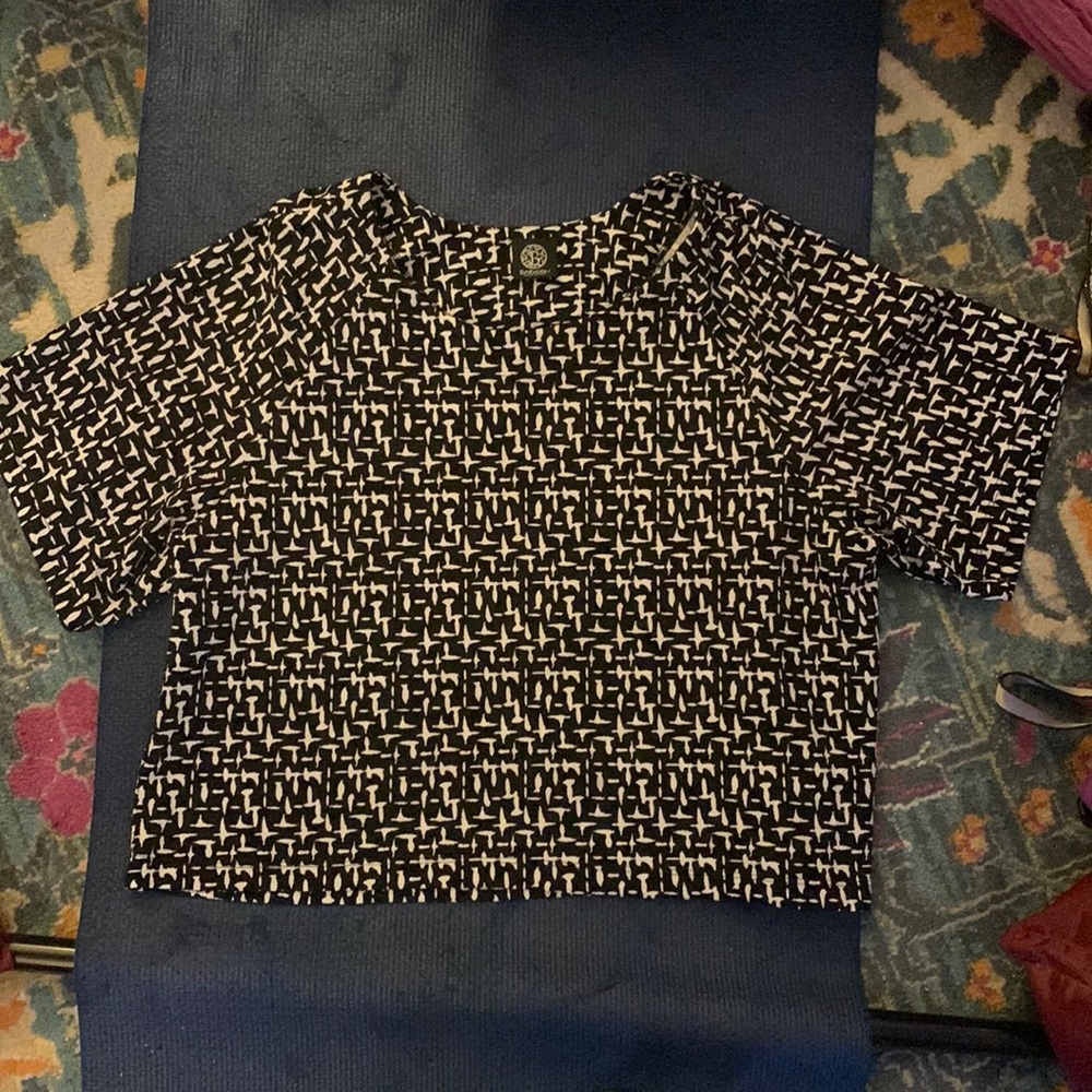 Short sleeved women’s shirt